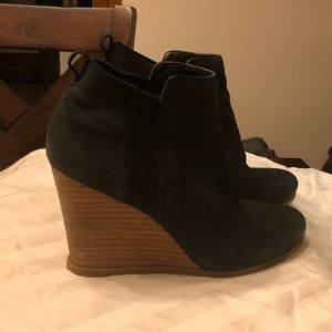 Black suede/nubuck wedge w/wooden heel 9.5
